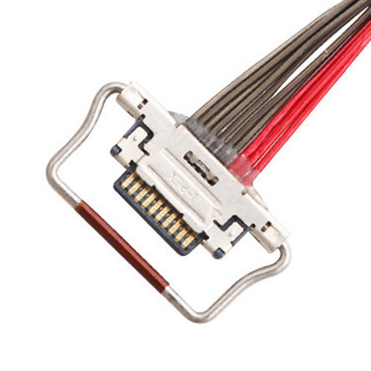 Um cabo micro-coaxial LVDS de 10 pines com um comprimento de 150 mm, conector I-PEX com um passo de 0,4 mm, identificado como 20633-310T-01S