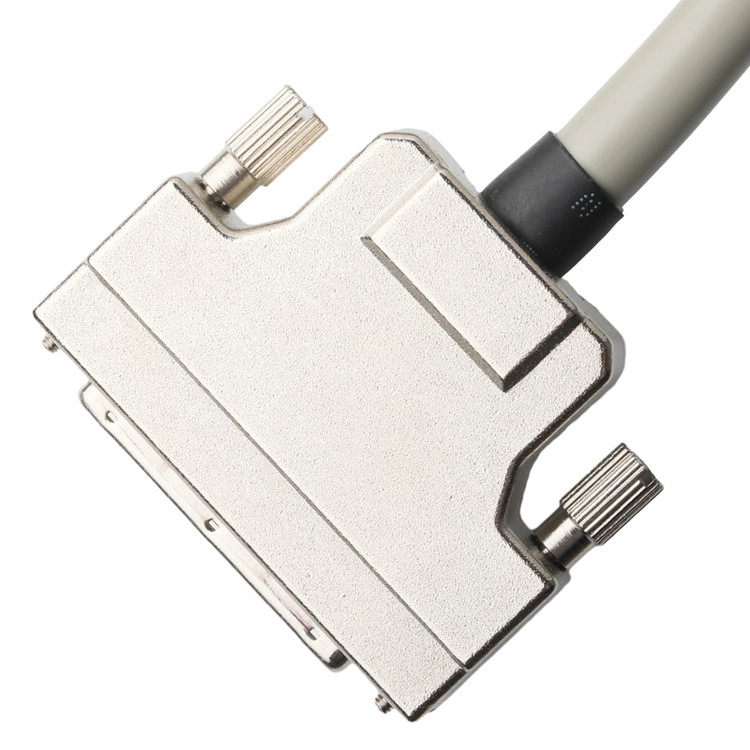Hd D Sub Db50 Casca de liga de zinco níquel revestido com D-Sub Mdr Plug Od 90mm